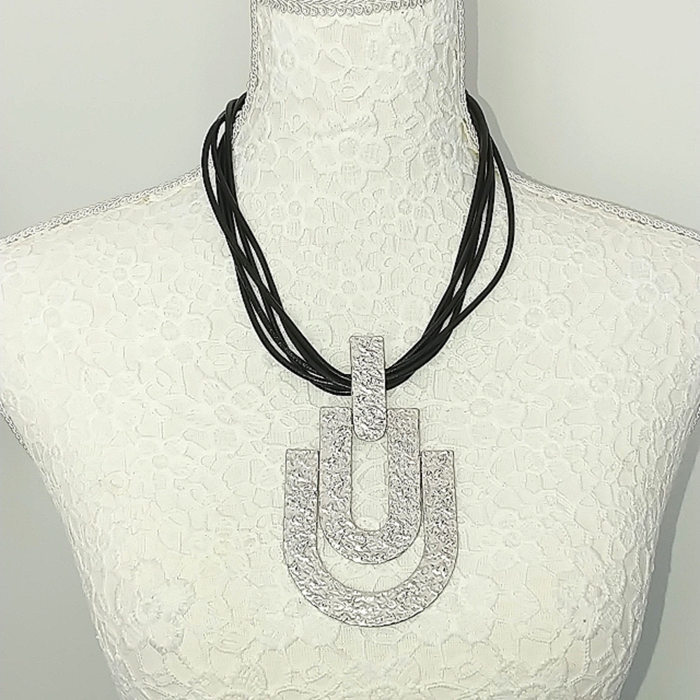 Large geometric hammered metal statement necklace NWT